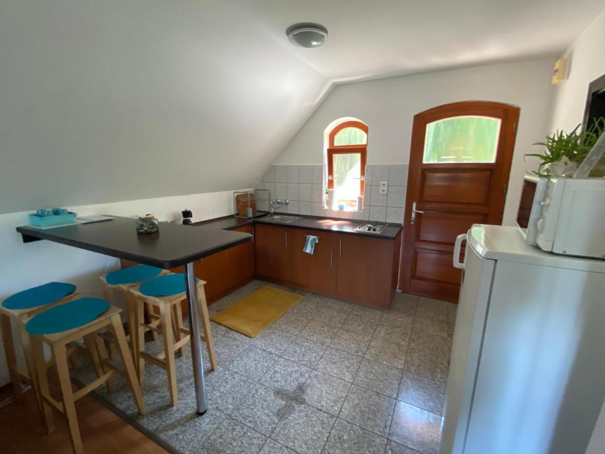 Szalma Vendégház Mogyorosbanya Exterior foto